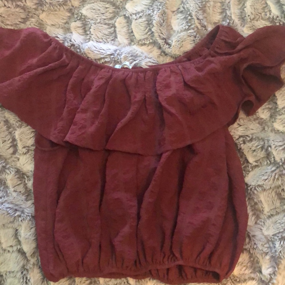 Red shoulder Crop top
